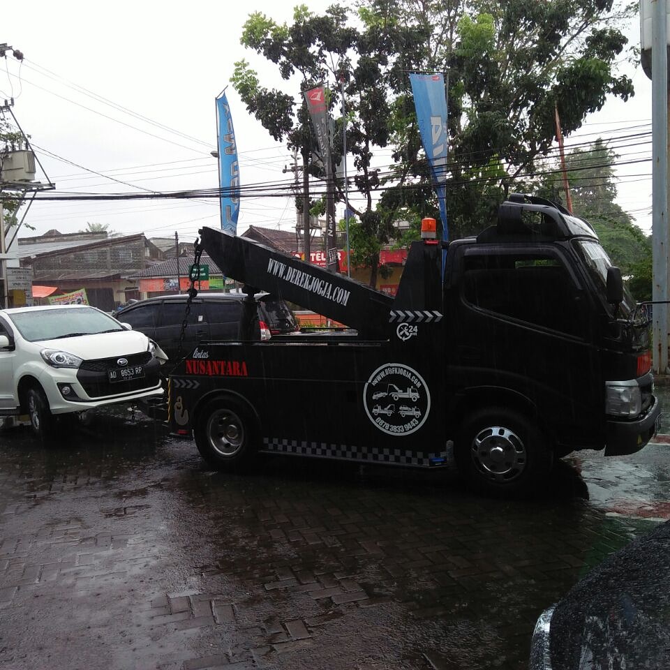28mobil-derek-jogja.jpg